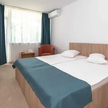 Semiramis מלון 2*