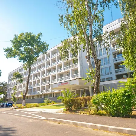 מלון Semiramis 2*