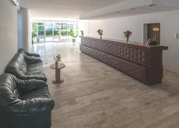 Hotel Semiramis Saturn